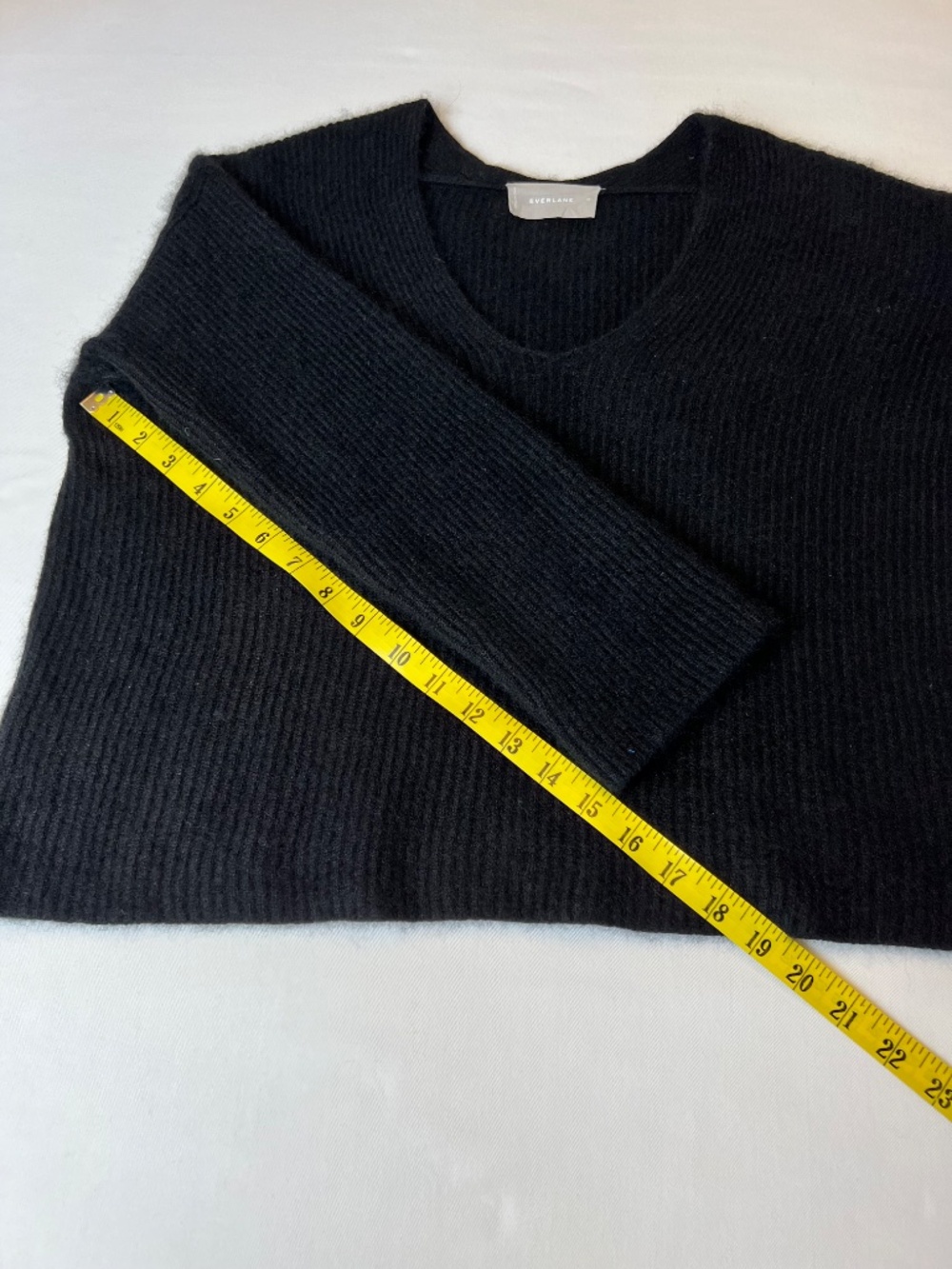 Everlane Cashmere Ribbed V-Neckline Cropped Sweater - Picture 6 of 9